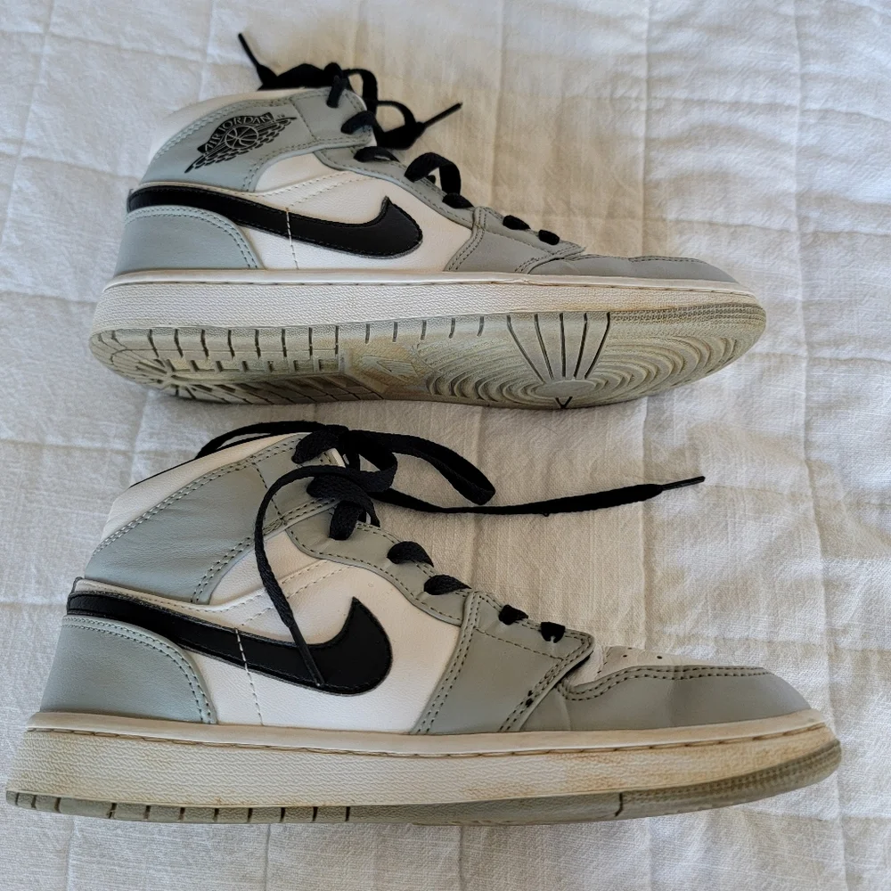 Nike Air Jordan 1 Mid Light Smoke Grey Black White Size 8